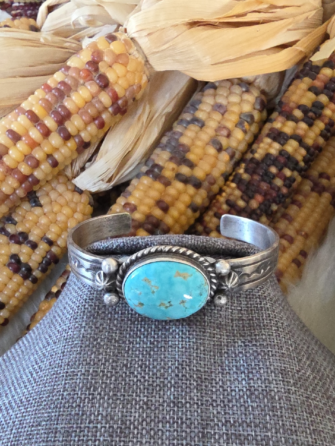 Gorgeous Native American Navajo Mine #8 Turquoise Bracelet